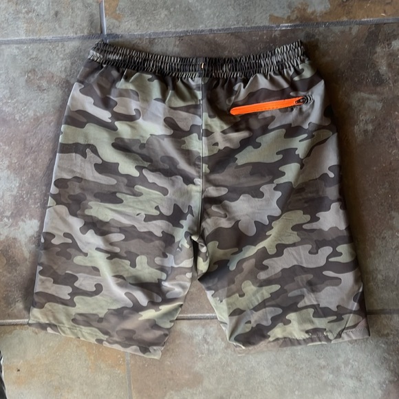 Eddie Bauer boys XL, swim trunks, good condition, no holes, no stains - Picture 4 of 4